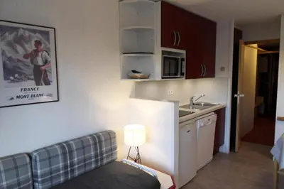 Cuisine ou kitchenette dans l'établissement Résidence Callisto - Appartement agréable · Accès direct aux pistes · Vue pistes et balcon MAE-9524