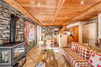 Cuisine ou kitchenette dans l'établissement Chalet Les Champs Du Pont - LA GRANDE FERME 9 Pièces 15 pers. Appartement en chalet - 205m² MAE-6964