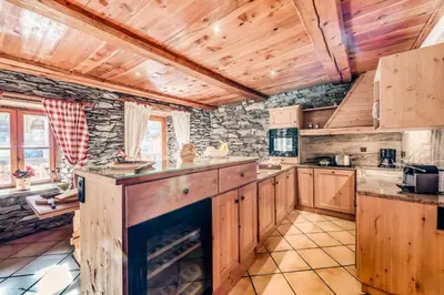 Cuisine ou kitchenette dans l'établissement Chalet Les Champs Du Pont - LA GRANDE FERME 9 Pièces 15 pers. Appartement en chalet - 205m² MAE-6964