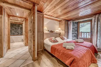 Un ou plusieurs lits dans un hébergement de l'établissement Chalet Les Champs Du Pont - LA GRANDE FERME 9 Pièces 15 pers. Appartement en chalet - 205m² MAE-6964
