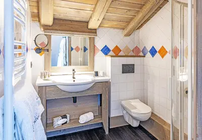 Salle de bains dans l'établissement Hôtel L'Aigle du Montana by Les Etincelles
