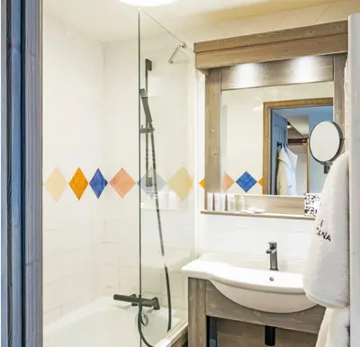 Salle de bains dans l'établissement Hôtel L'Aigle du Montana by Les Etincelles