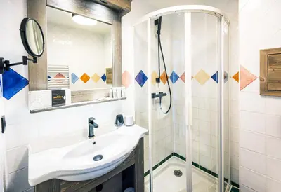 Salle de bains dans l'établissement Hôtel L'Aigle du Montana by Les Etincelles