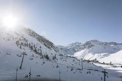L'établissement Hôtel L'Aigle du Montana by Les Etincelles en hiver