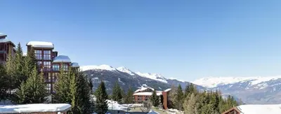 Vue générale sur la montagne ou vue sur la montagne depuis l'appartement