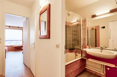 Salle de bains dans l'établissement Résidences quartier Charmettoger - maeva Home - 2 Pièces 5 Personnes Sélection MAE-3657