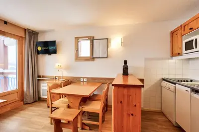 Cuisine ou kitchenette dans l'établissement Résidences quartier Charmettoger - maeva Home - 2 Pièces 5 Personnes Sélection MAE-3657