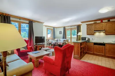 Cuisine ou kitchenette dans l'établissement Résidence Les Arcs 1950 Le Village - maeva Home - 3 Pièces 8 Personnes Prestige MAE-7198