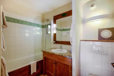 Salle de bains dans l'établissement Résidence Les Arcs 1950 Le Village - maeva Home - 3 Pièces 8 Personnes Prestige MAE-7198