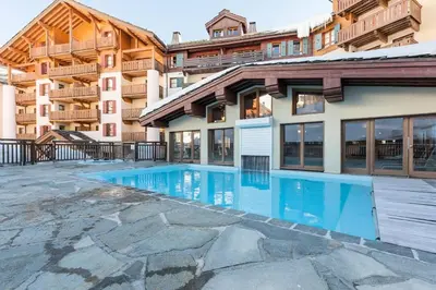 Piscine de l'établissement Résidence Les Arcs 1950 Le Village - maeva Home - Appartement 2 Pièces 6 Personnes - Prestige MAE-0444 ou située à proximité