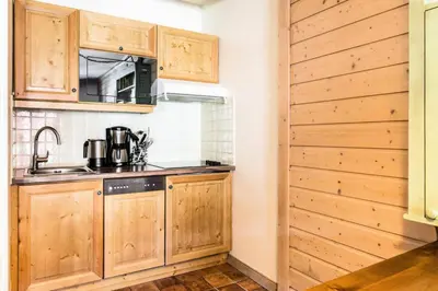 Cuisine ou kitchenette dans l'établissement Résidence Les Arcs 1950 Le Village - maeva Home - 2 pièces 4 pers Sélection MAE-5872