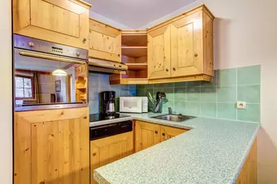 Cuisine ou kitchenette dans l'établissement Résidence Les Arcs 1950 Le Village - maeva Home - Appartement 3 pièces 6 personnes Selection MAE-1630