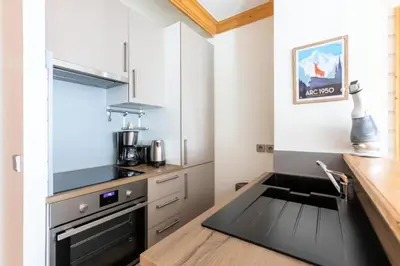 Cuisine ou kitchenette dans l'établissement Résidence Les Arcs 1950 Le Village - maeva Home - Appartement 3 pièces 6 personnes Prestige MAE-4997