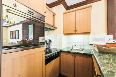 Cuisine ou kitchenette dans l'établissement Résidence Les Arcs 1950 Le Village - maeva Home - Appartement 2 pièces 4 personnes - Sélection MAE-3894