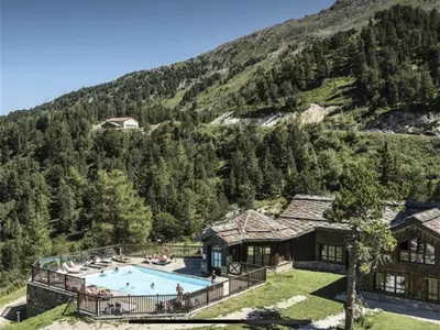 Vue générale sur la montagne ou vue sur la montagne depuis l'appartement