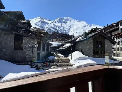 Vue générale sur la montagne ou vue sur la montagne depuis l'appartement