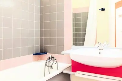 Salle de bains dans l'établissement Résidences quartier Charmettoger - maeva Home - Appartement 2 Pièces 5 Personnes - Budget MAE-9914