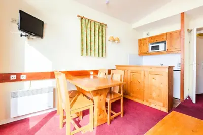 Cuisine ou kitchenette dans l'établissement Résidences quartier Charmettoger - maeva Home - 2 Pièces 5 Personnes - Budget MAE-1114