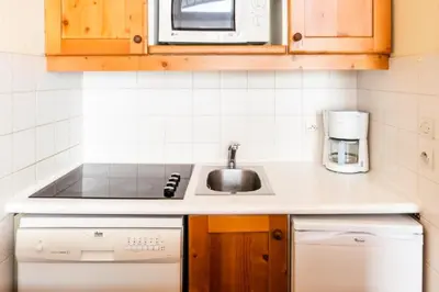 Cuisine ou kitchenette dans l'établissement Résidences quartier Charmettoger - maeva Home - 2 Pièces 5 Personnes - Budget MAE-1114