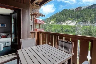 Vue générale sur la montagne ou vue sur la montagne depuis l'appartement
