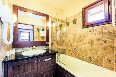 Salle de bains dans l'établissement Résidence Les Arcs 1950 Le Village - maeva Home - Appartement 3 pièces 6 personnes Sélection - Vue directe sur le Mont Blanc MAE-4037