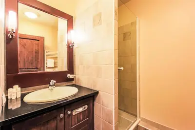 Salle de bains dans l'établissement Résidence Les Arcs 1950 Le Village - maeva Home - Appartement 3 pièces 6 personnes Sélection - Vue directe sur le Mont Blanc MAE-4037