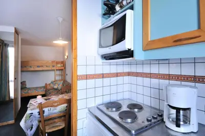 Cuisine ou kitchenette dans l'établissement Résidence Agate - Studio fonctionnel · Au pied des pistes · Vue vallée · Casier à skis MAE-1244