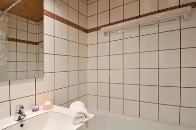 Salle de bains dans l'établissement Résidence Agate - Studio fonctionnel · Au pied des pistes · Vue vallée · Casier à skis MAE-1244