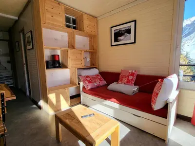 Coin salon dans l'établissement Studio cosy à Tignes, 20m², balcon Sud-Est, vue montagne - FR-1-449-187