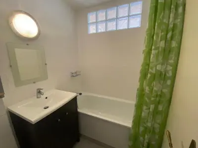 Salle de bains dans l'établissement Studio cosy à Tignes, 20m², balcon Sud-Est, vue montagne - FR-1-449-187