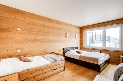 Un ou plusieurs lits dans un hébergement de l'établissement Résidence Le Bec Rouge - Appartement de charme 3 pièces 8 personnes à Tignes au pied des pistes et proche des commerces dans le quartier du Lac. Vue impr MAE-1681