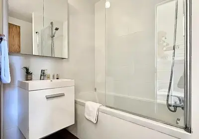 Salle de bains dans l'établissement Résidence Home Club - Très beau studio cabine exposé plein Sud et refait à neuf MAE-1771