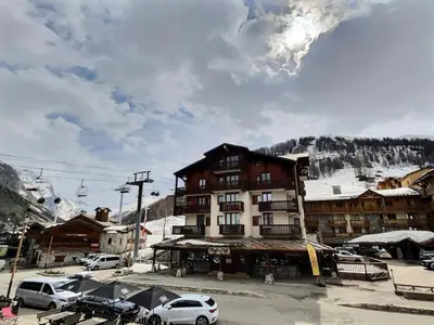 Vue générale sur la montagne ou vue sur la montagne depuis l'appartement