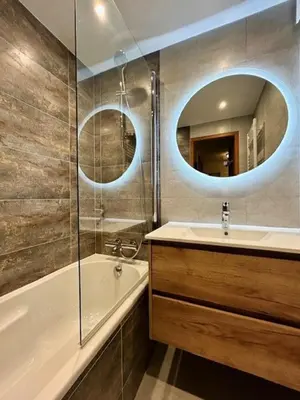 Salle de bains dans l'établissement Résidence Rond-point Des Pistes Iii - Appartement 2 pièces pour 4 personnes situé à Val d’Isère, skis aux pieds et à 500m du centre du village, navettes gratuites au MAE-1798