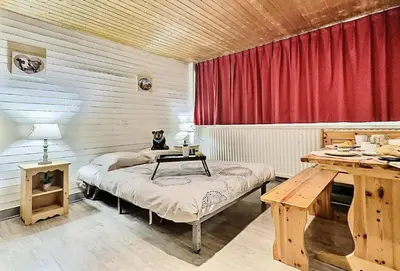Un ou plusieurs lits dans un hébergement de l'établissement Résidence Neige Et Soleil - Studio 4 personnes à Tignes au pied des pistes et proche des commerces dans le quartier du Rosset. Studio très bien agencé avec MAE-1806