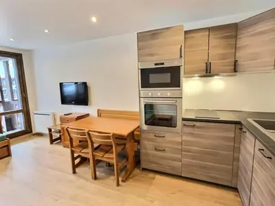 Cuisine ou kitchenette dans l'établissement Résidence Les Jardins De Val - Appartement 2 pièces pour 4 personnes à Val d'Isère à 350 mètres du centre du village et 450m des pistes MAE-1814