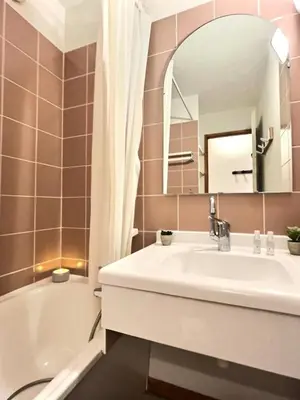 Salle de bains dans l'établissement Résidence Les Jardins De Val - Appartement 2 pièces pour 4 personnes à Val d'Isère à 350 mètres du centre du village et 450m des pistes MAE-1814