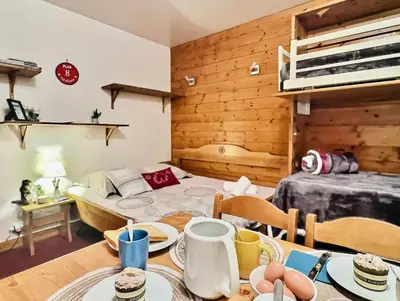 Un ou plusieurs lits dans un hébergement de l'établissement Résidence Rogoney - Les Bleuets - Studio 3 personnes à Val d'Isère à 300m du centre du village et 100m des pistes MAE-1850