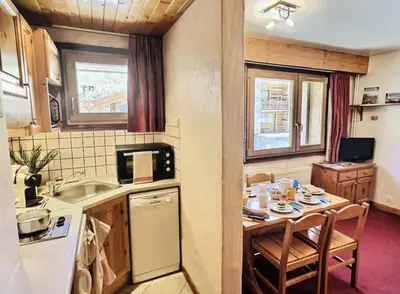 Cuisine ou kitchenette dans l'établissement Résidence Rogoney - Les Bleuets - Studio 3 personnes à Val d'Isère à 300m du centre du village et 100m des pistes MAE-1850
