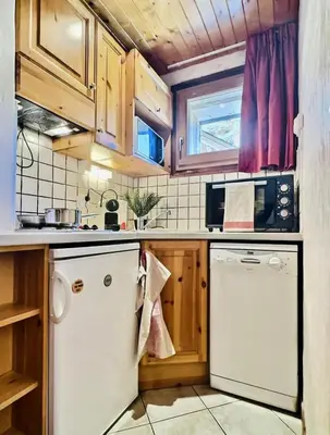 Cuisine ou kitchenette dans l'établissement Résidence Rogoney - Les Bleuets - Studio 3 personnes à Val d'Isère à 300m du centre du village et 100m des pistes MAE-1850