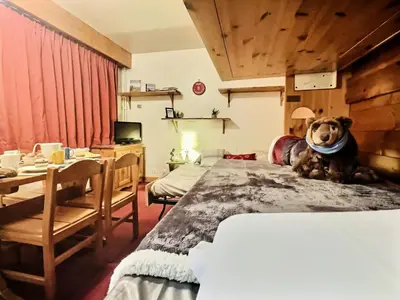 Un ou plusieurs lits dans un hébergement de l'établissement Résidence Rogoney - Les Bleuets - Studio 3 personnes à Val d'Isère à 300m du centre du village et 100m des pistes MAE-1850