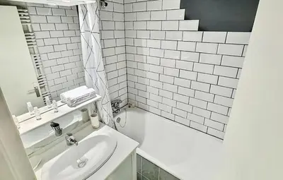 Salle de bains dans l'établissement Résidence Lot 300 A Et B - Appartement 2 pièces 4 personnes proche des pistes et des commerces dans le quartier du Lavachet. Situé au 4ème étage d'une rési MAE-1926