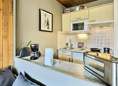Cuisine ou kitchenette dans l'établissement Résidence Lot 300 A Et B - Appartement 2 pièces 4 personnes proche des pistes et des commerces dans le quartier du Lavachet. Situé au 4ème étage d'une rési MAE-1926