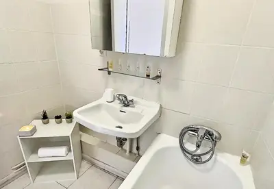 Salle de bains dans l'établissement Résidence Les Roches Rouges A Ou B - Appartement agréable de 4 pièces pour 8 personnes à Tignes proche des commerces et des pistes dans le quartier du Lavachet MAE-1994