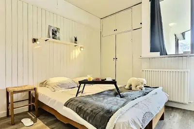 Un ou plusieurs lits dans un hébergement de l'établissement Résidence Les Roches Rouges A Ou B - Appartement agréable de 4 pièces pour 8 personnes à Tignes proche des commerces et des pistes dans le quartier du Lavachet MAE-1994