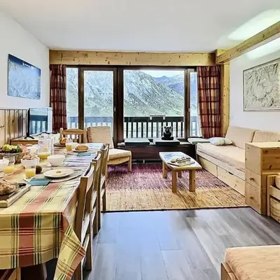 Résidence Le Bec Rouge - Appartement 3 pièces 8 personnes à Tignes ski aux pieds et proche des commerces dans le quartier du Lac. Grand espace de vie