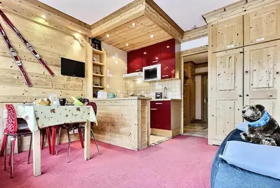 Cuisine ou kitchenette dans l'établissement Résidence Le Bec Rouge - Joli studio rénové avec goût pour 4 personnes à Tignes ski aux pieds et proche des commerces dans le quartier du Lac. Appartemen MAE-2094