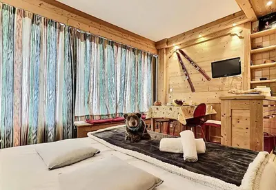 Un ou plusieurs lits dans un hébergement de l'établissement Résidence Le Bec Rouge - Joli studio rénové avec goût pour 4 personnes à Tignes ski aux pieds et proche des commerces dans le quartier du Lac. Appartemen MAE-2094