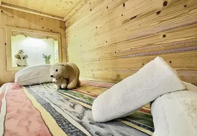 Un ou plusieurs lits dans un hébergement de l'établissement Résidence Le Bec Rouge - Joli studio rénové avec goût pour 4 personnes à Tignes ski aux pieds et proche des commerces dans le quartier du Lac. Appartemen MAE-2094