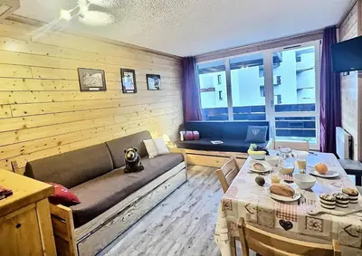 Coin salon dans l'établissement Résidence Le Pramecou - Joli studio 4 personnes à Tignes proche des pistes et des commerces dans le quartier du Val Claret. Appartement situé au 5ème ét MAE-2133